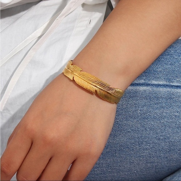 NEW 18K GOLD LEAF BANGLE CUFF BRACELET - Picture 9 of 10